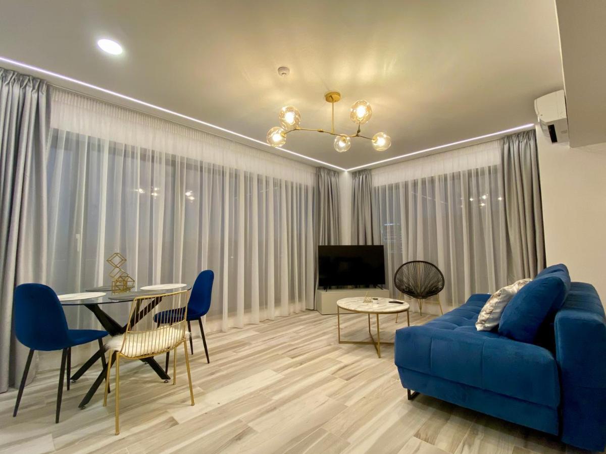 Golden Vibes In Bel Air * Mamaia