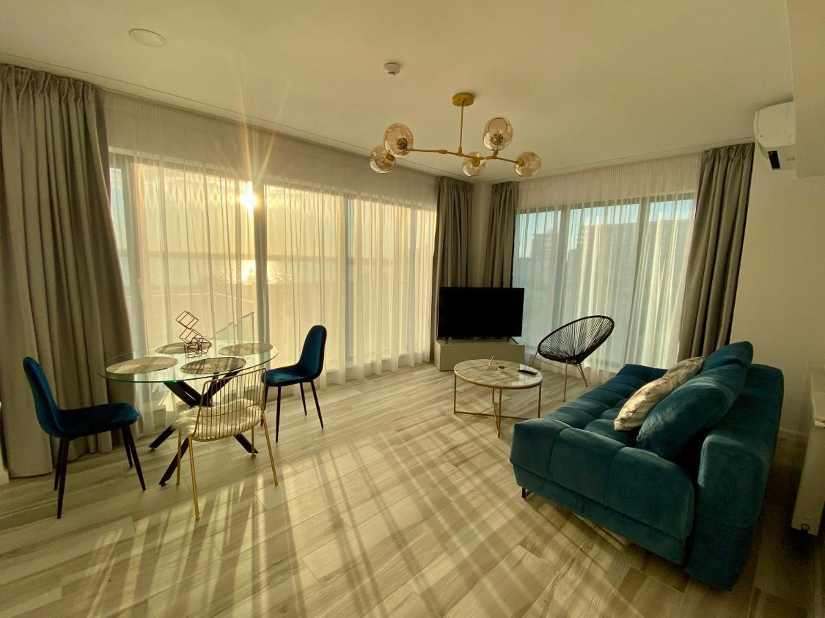 Golden Vibes In Bel Air Mamaia